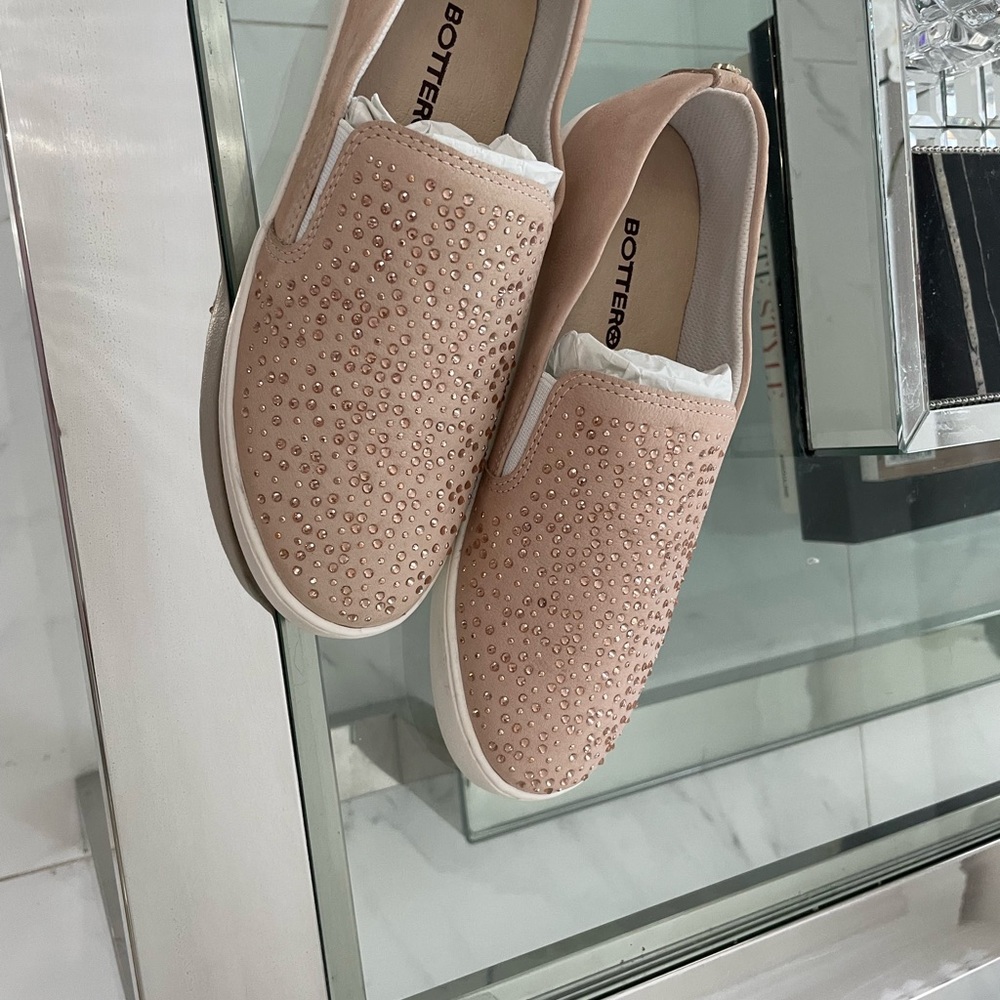 Super cute Bottero sneaker shoe in Rose color.  Purchased in Europe!